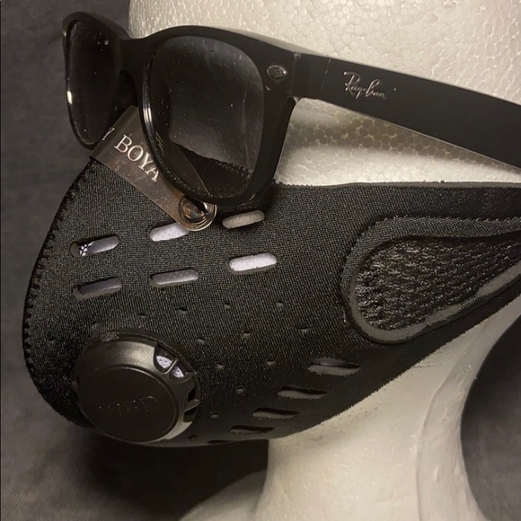 Black mesh protective mask w/2, 1way airflow valve - Picture 2 of 5